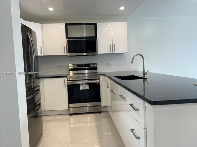 3550 NE 169th St 303, North Miami Beach, FL 33160