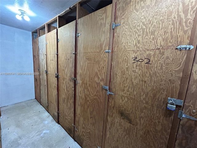 3550 NE 169th St 303, North Miami Beach, FL 33160