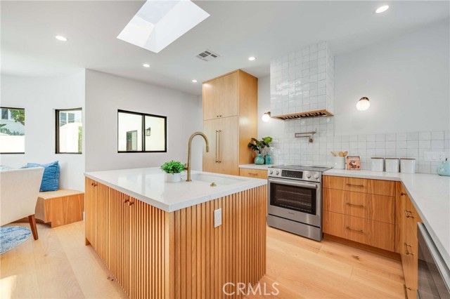 4171 Holly Knoll Drive, Los Angeles, CA 90027