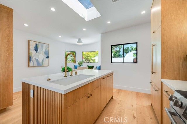 4171 Holly Knoll Drive, Los Angeles, CA 90027