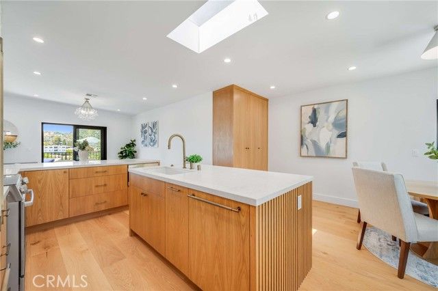 4171 Holly Knoll Drive, Los Angeles, CA 90027