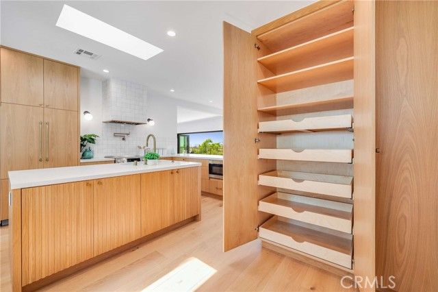 4171 Holly Knoll Drive, Los Angeles, CA 90027