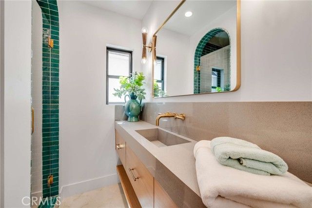 4171 Holly Knoll Drive, Los Angeles, CA 90027