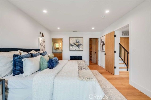 4171 Holly Knoll Drive, Los Angeles, CA 90027