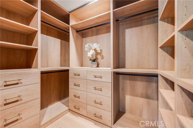 4171 Holly Knoll Drive, Los Angeles, CA 90027
