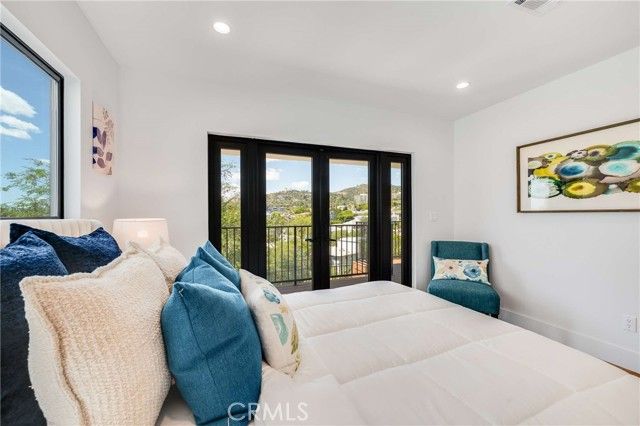 4171 Holly Knoll Drive, Los Angeles, CA 90027