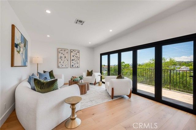 4171 Holly Knoll Drive, Los Angeles, CA 90027