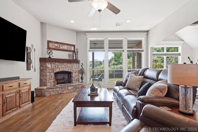 4106 S 12th Place, Broken Arrow, OK 74011