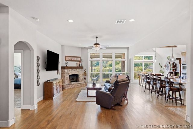 4106 S 12th Place, Broken Arrow, OK 74011