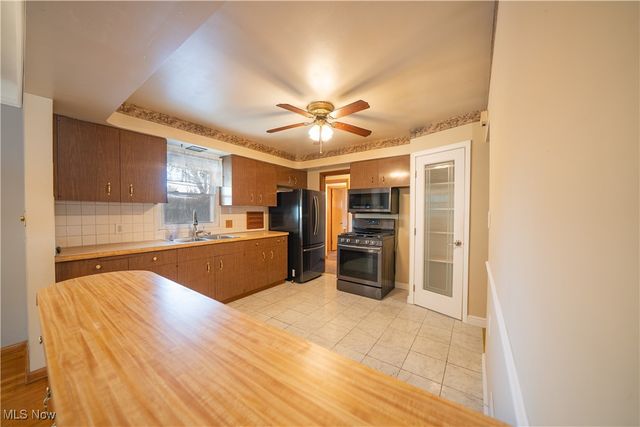 6691 Crenshaw Drive, Parma Heights, OH 44130