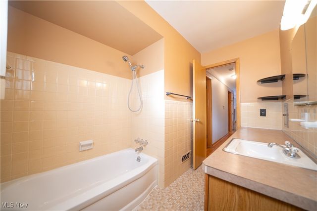 6691 Crenshaw Drive, Parma Heights, OH 44130