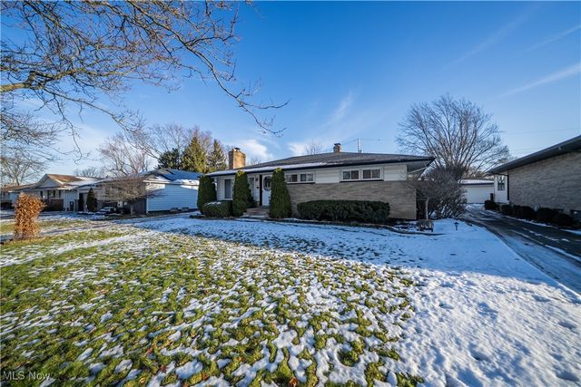 6691 Crenshaw Drive, Parma Heights, OH 44130