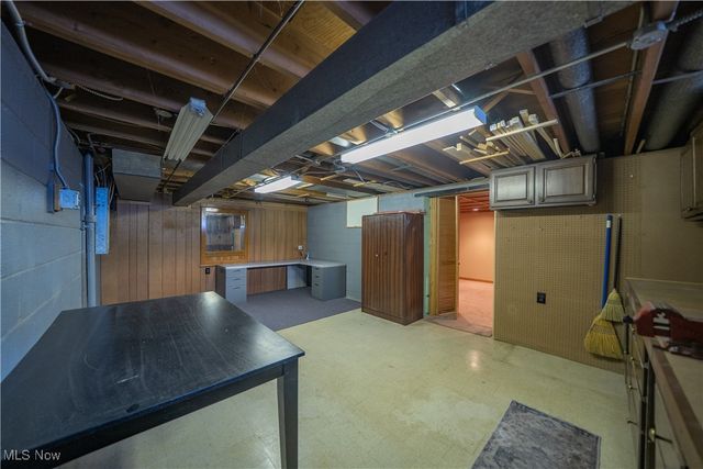 6691 Crenshaw Drive, Parma Heights, OH 44130