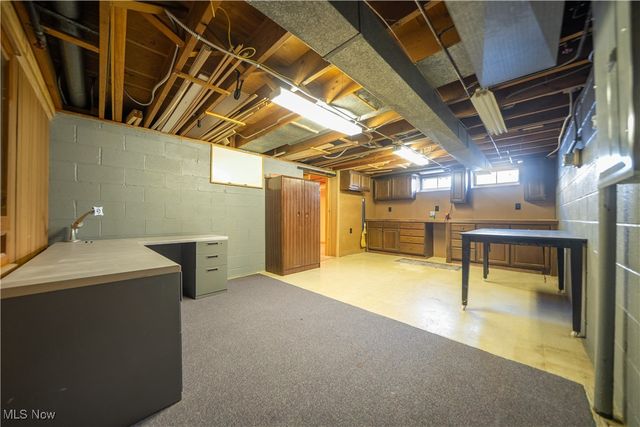 6691 Crenshaw Drive, Parma Heights, OH 44130