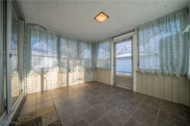 6691 Crenshaw Drive, Parma Heights, OH 44130