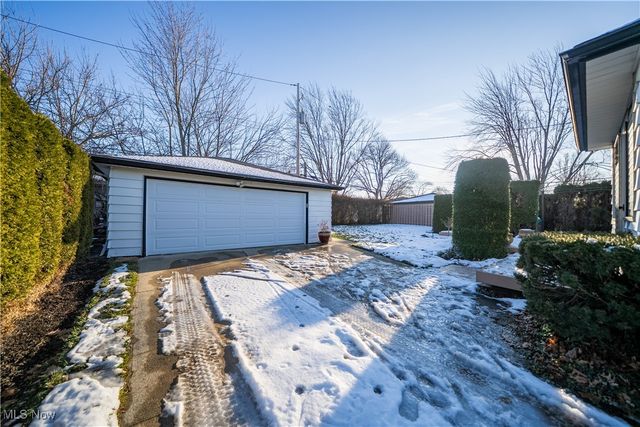 6691 Crenshaw Drive, Parma Heights, OH 44130