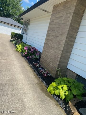 6691 Crenshaw Drive, Parma Heights, OH 44130