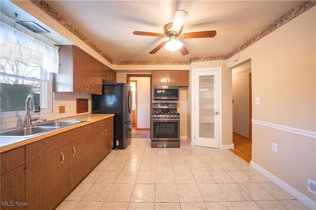 6691 Crenshaw Drive, Parma Heights, OH 44130