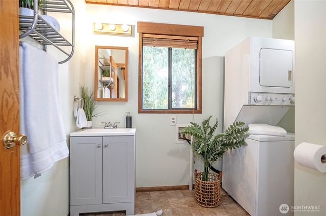 70 E Larchmont Place, Shelton, WA 98584