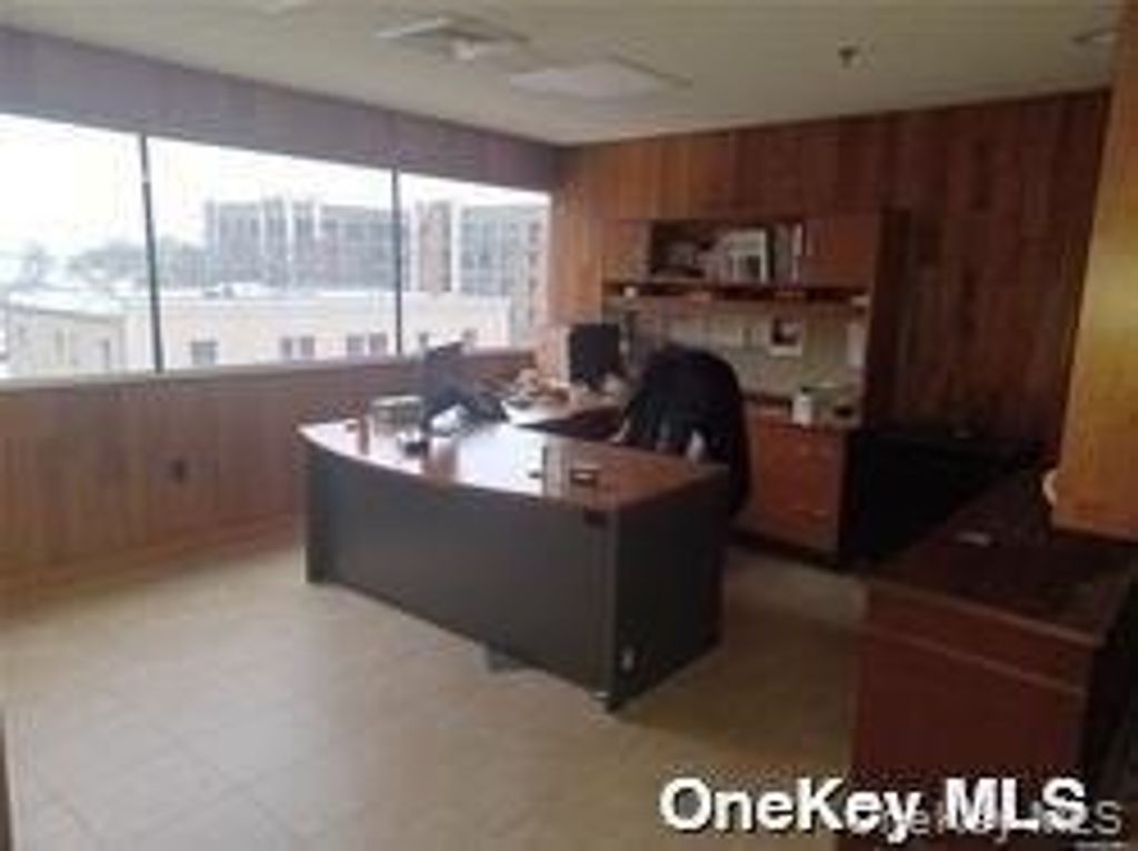 233 E Shore Road 204, Great Neck, NY 11023 — photo 5