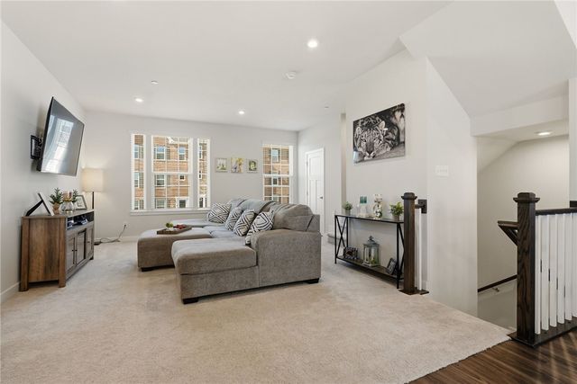 200 Amon St, Cranberry Twp, PA 16066