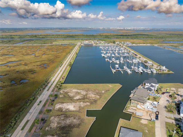 45 Shell Key, Hitchcock, TX 77563