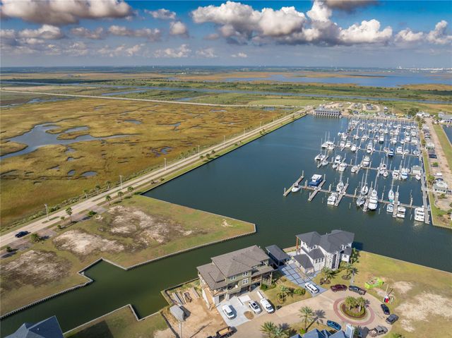 45 Shell Key, Hitchcock, TX 77563