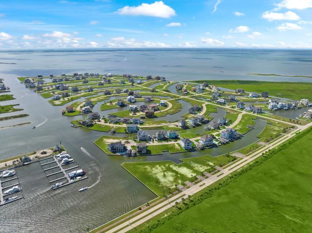 45 Shell Key, Hitchcock, TX 77563