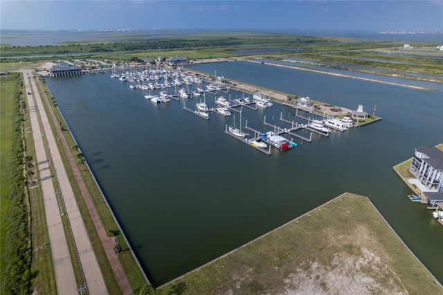 45 Shell Key, Hitchcock, TX 77563