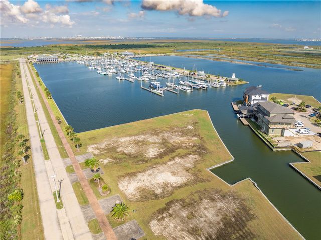 45 Shell Key, Hitchcock, TX 77563