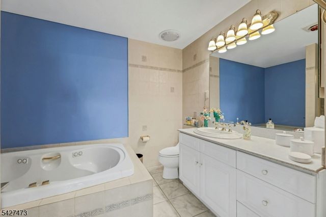 100 Easedale Rd 100, Wayne Twp., NJ 07470