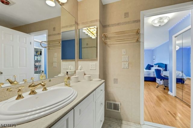 100 Easedale Rd 100, Wayne Twp., NJ 07470