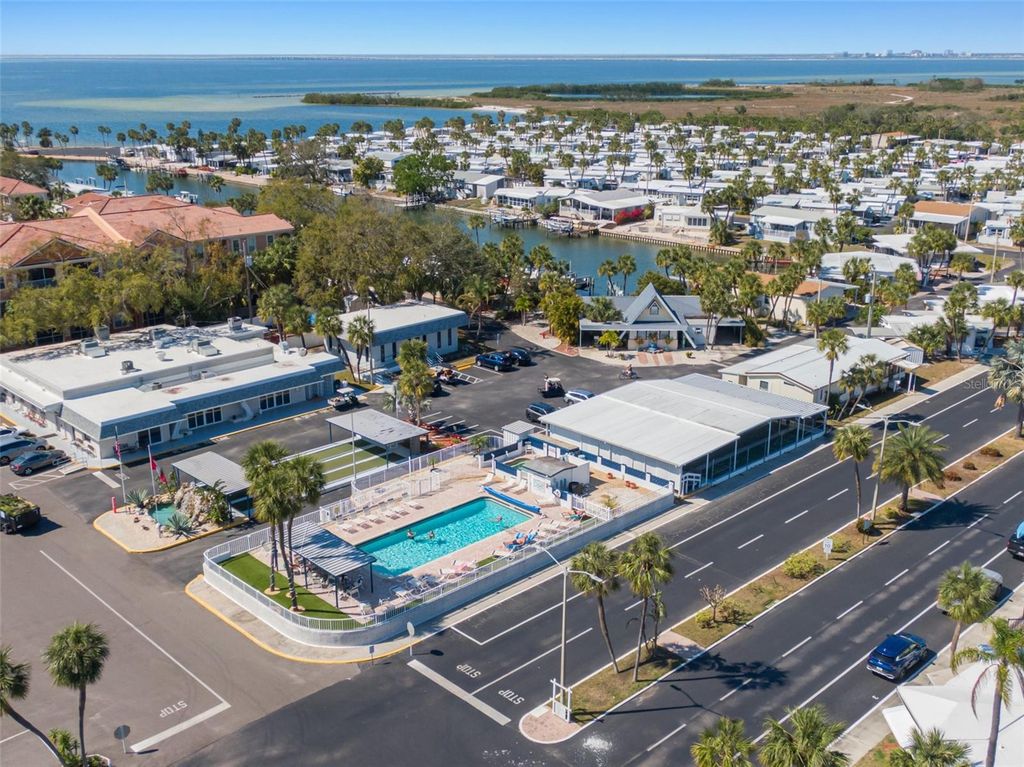 Image 2 of property listing at 4851 W GANDY BOULEVARD B7L9, Tampa, FL 33611