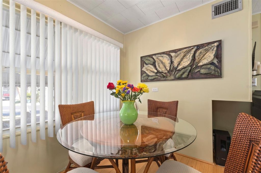 Image 11 of property listing at 4851 W GANDY BOULEVARD B7L9, Tampa, FL 33611