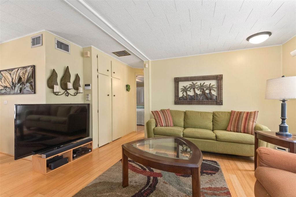 Image 14 of property listing at 4851 W GANDY BOULEVARD B7L9, Tampa, FL 33611