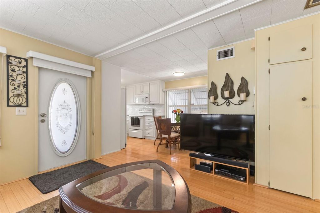 Image 15 of property listing at 4851 W GANDY BOULEVARD B7L9, Tampa, FL 33611