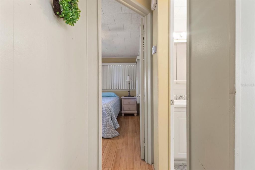 Image 17 of property listing at 4851 W GANDY BOULEVARD B7L9, Tampa, FL 33611