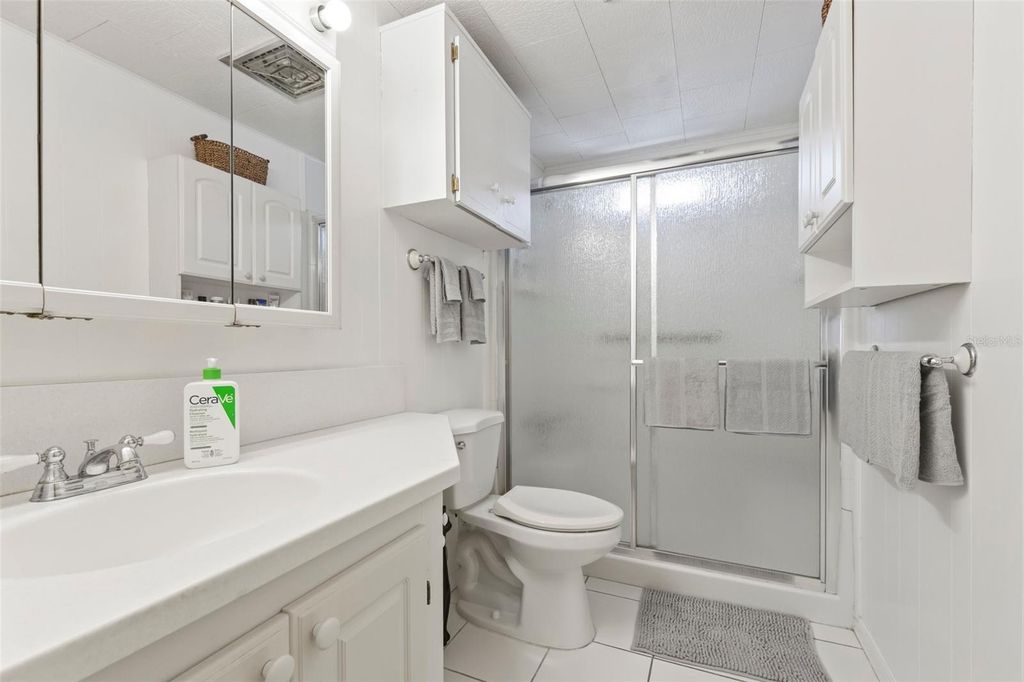 Image 18 of property listing at 4851 W GANDY BOULEVARD B7L9, Tampa, FL 33611