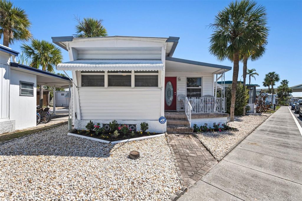 Image 3 of property listing at 4851 W GANDY BOULEVARD B7L9, Tampa, FL 33611