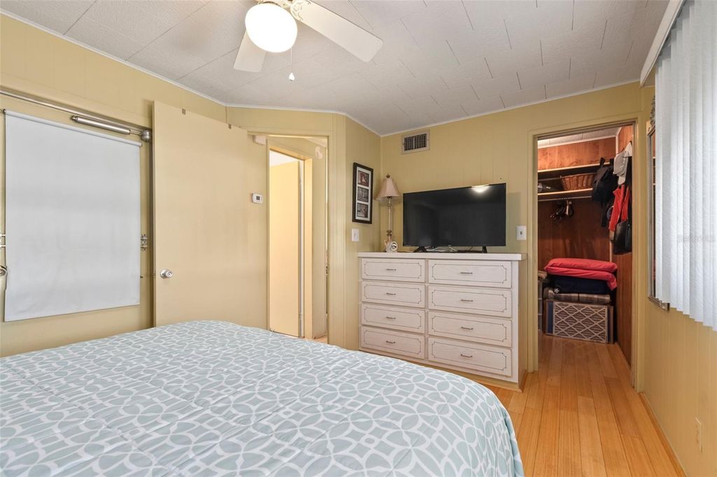 Image 21 of property listing at 4851 W GANDY BOULEVARD B7L9, Tampa, FL 33611