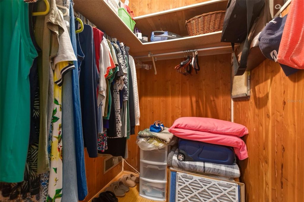 Image 22 of property listing at 4851 W GANDY BOULEVARD B7L9, Tampa, FL 33611