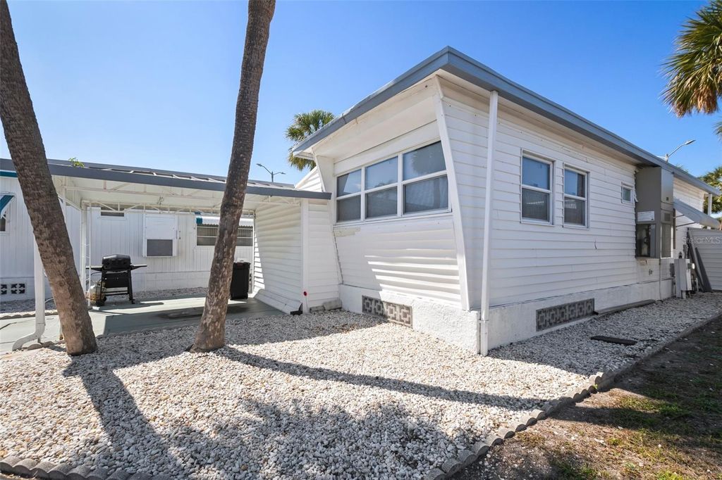 Image 29 of property listing at 4851 W GANDY BOULEVARD B7L9, Tampa, FL 33611