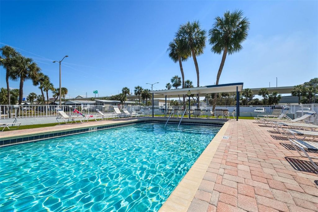 Image 30 of property listing at 4851 W GANDY BOULEVARD B7L9, Tampa, FL 33611