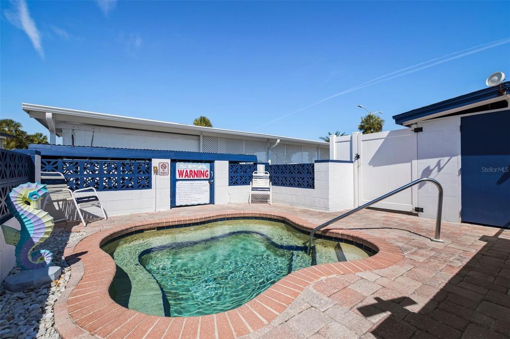 Image 31 of property listing at 4851 W GANDY BOULEVARD B7L9, Tampa, FL 33611