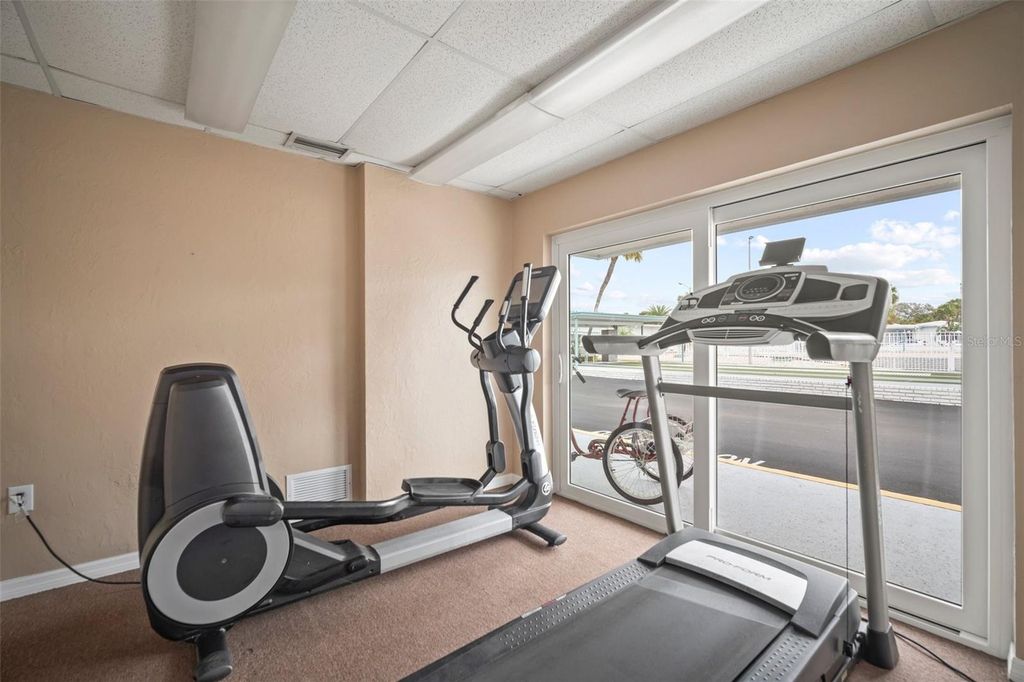 Image 40 of property listing at 4851 W GANDY BOULEVARD B7L9, Tampa, FL 33611