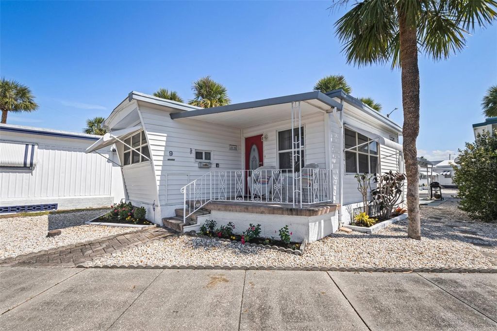 Image 5 of property listing at 4851 W GANDY BOULEVARD B7L9, Tampa, FL 33611