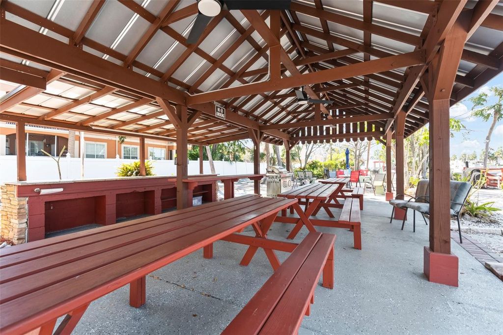 Image 42 of property listing at 4851 W GANDY BOULEVARD B7L9, Tampa, FL 33611