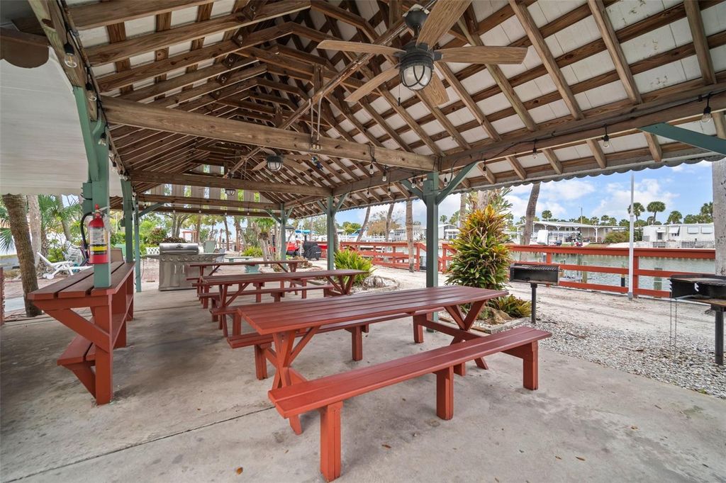 Image 43 of property listing at 4851 W GANDY BOULEVARD B7L9, Tampa, FL 33611