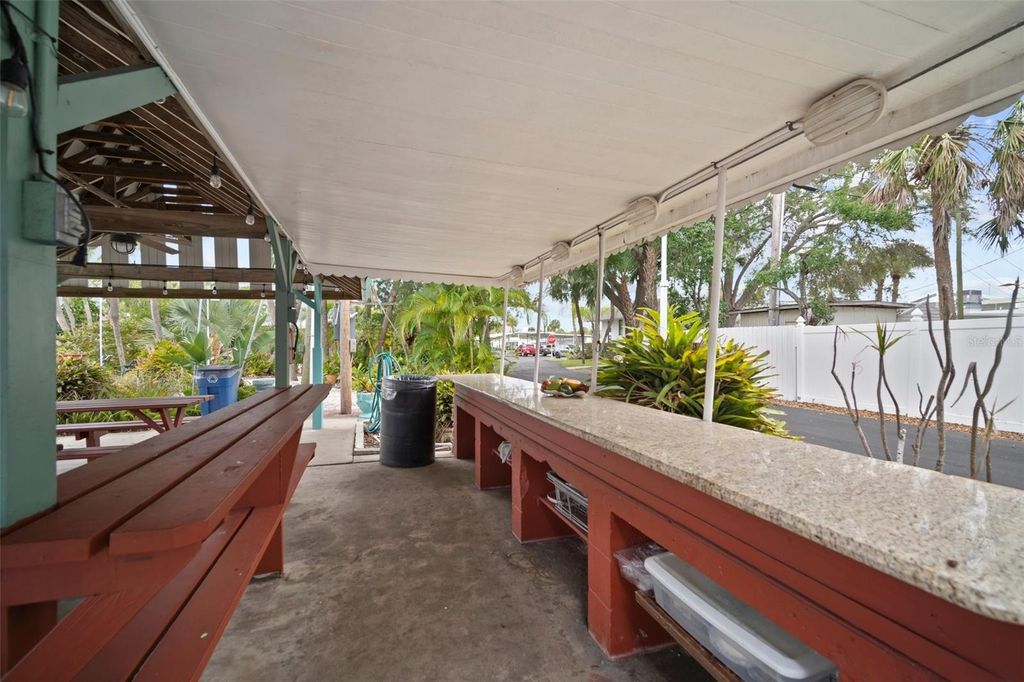 Image 44 of property listing at 4851 W GANDY BOULEVARD B7L9, Tampa, FL 33611