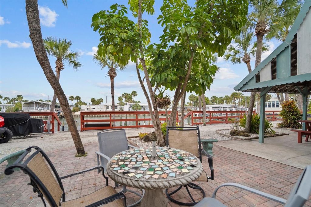 Image 45 of property listing at 4851 W GANDY BOULEVARD B7L9, Tampa, FL 33611